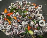 Foto langkah ke 3 dari resep Tumis Cumi Hitam.