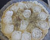 Une image de l'étape 7 de Quiche oignon chèvre & miel.