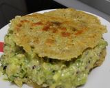 Foto del paso 5 de la receta: Arepa🥯rellena🥙de aguacate🥑y pollo🍗cremosos🌿🥑🥛
