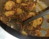 हरे प्याज़ और आलू की सब्जी (hare pyaz aur aloo ki sabzi recipe in Hindi) रेसिपी चरण 6 फोटो