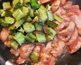 รูปขั้นตอนการทำที่ 1 ของ สันคอหมูผัดพริกแกงโหระพาถั่วพู low carb ไม่ใส่กะทิ
