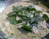 รูปขั้นตอนการทำที่ 11 ของ แกงเขียวหวานไก่หน่อไม้สด สูตรนมสด