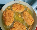Hình bước làm 6 của món Ăn vặt cực thích 1: Bánh mì chiên tôm