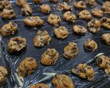 Foto langkah ke 3 dari resep Cookies Chocochip Mini ala Ummi Alfa.
