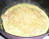 A picture of step 4 of Prawn and Tuna Curry Cream Pasta.