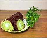 Foto langkah ke 7 dari resep Choco Pandan Roll Cake.