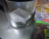 A picture of step 1 of Hojicha Roasted Tea Latte.