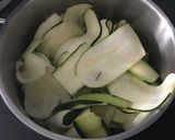 Une image de l'étape 1 de Crumble de courgettes et truite fumée façon @lolotambouille.