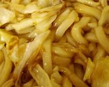A picture of step 8 of An Osaka-native's Sauce Yakisoba (or Stir-fried Udon Noodles).