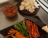 Foto del paso 2 de la receta: Chorizos a la pomarola en el WOK