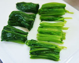 A picture of step 2 of Nutritious Spinach and Nori Seawed Soup.