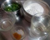 A picture of step 1 of Spring onion fried leaf.