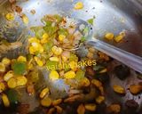 A picture of step 3 of Corn Capsicum Sandwich in White Sauce.
