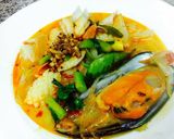 A picture of step 4 of Quick Spicy Seafood Noodles :).