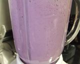 A picture of step 2 of Blueberry and Yogurt Smoothie.