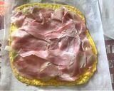 Foto del passaggio 5 della ricetta Rotolo di frittata di zucchine ripiena