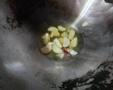 Foto langkah ke 1 dari resep Tumis daun ginseng king oyster.