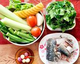 Hình bước làm 1 của món Canh chua cá đối nấu lá giang