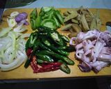 Foto langkah ke 2 dari resep Tumis Cumi Cabe Ijo.