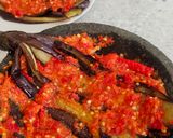 Foto langkah ke 3 dari resep Terong Ungu Penyet Sambal Tomat.