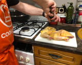 Foto del paso 2 de la receta: Pollo en salsa de setas con aroma de tomillo y romero