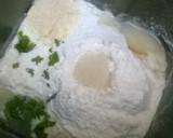 Foto del paso 1 de la receta: Pan de ajo a dos harinas(máquina de pan).
