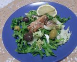 Une image de l'étape 4 de Salade de laitue frisée sardines a l'huile et olives 🍴.