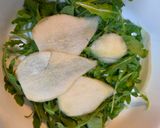 Foto del paso 1 de la receta: Ensalada fresca de rúcula, pera y rábanos