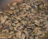Foto del paso 4 de la receta: Pechuga de pollo en salsa de champiñones