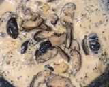 Foto langkah ke 3 dari resep Steak with Mushroom Sauce.