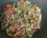 Foto langkah ke 4 dari resep Tumis Campur Saus Tiram.