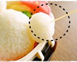 A picture of step 4 of Mofy Bunny Bento.