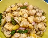 Hình bước làm 2 của món Tàu Hũ Ky Cuộn Kho Thơm Nấm (Món chay)