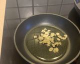 Foto del paso 2 de la receta Papas, gulas y jamón ibérico