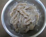 A picture of step 2 of Mom's Sweet and Spicy Konnyaku Stir-Fry in Sesame Oil.