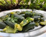Foto del passaggio 5 della ricetta Zucchine marinate al basilico e menta