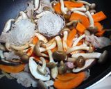 A picture of step 3 of Quick-braised Spicy Hot Pork, Mushrooms and Harusame Bean Noodles.