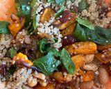 Foto del paso 7 de la receta: Ensalada de quinoa con arándanos secos, calabaza asada y cebolla caramelizada
