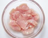 A picture of step 1 of Japanese-Style Sautéed Chicken Breast Mizore Stew.