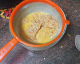 Foto del paso 7 de la receta: Chuletas de cerdo adobadas con puré de papas, guisantes y salsa