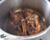 A picture of step 5 of Pig Feet with Italian Balsamic Vinegar.
