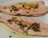 Foto del paso 3 de la receta: Trucha a la plancha al ajillo