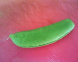 A picture of step 4 of How to de-String Sugar Snap Peas.