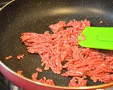 A picture of step 2 of Sukiyaki-style Stewed Ground Meat and Tofu.
