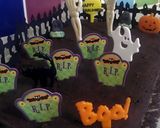 A picture of step 10 of Vickys Halloween Cake Decorating Ideas.