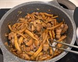 A picture of step 4 of Braised Pork Belly with Dried Daikon.