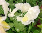 A picture of step 4 of Carpaccio di Bresaola e Rucola (Arugula and aged beef).