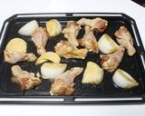 A picture of step 3 of Oven Baked Drumettes and Onions.