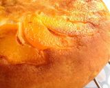 A picture of step 4 of Tarte Tatin-style Rice Cooker Cake with Canned Peaches.