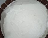Foto del passaggio 8 della ricetta Torta di pavesini al cacao con crema al cocco